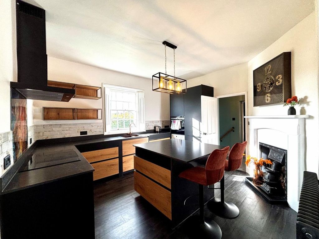 Property photo 2 of 17 Kitchen