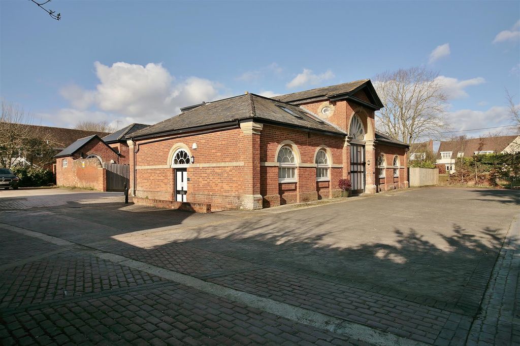 Property photo 1 of 9