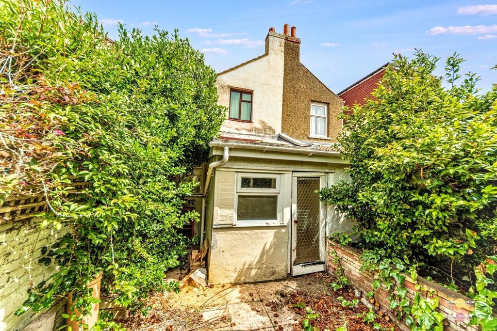 Property photo 3 of 17