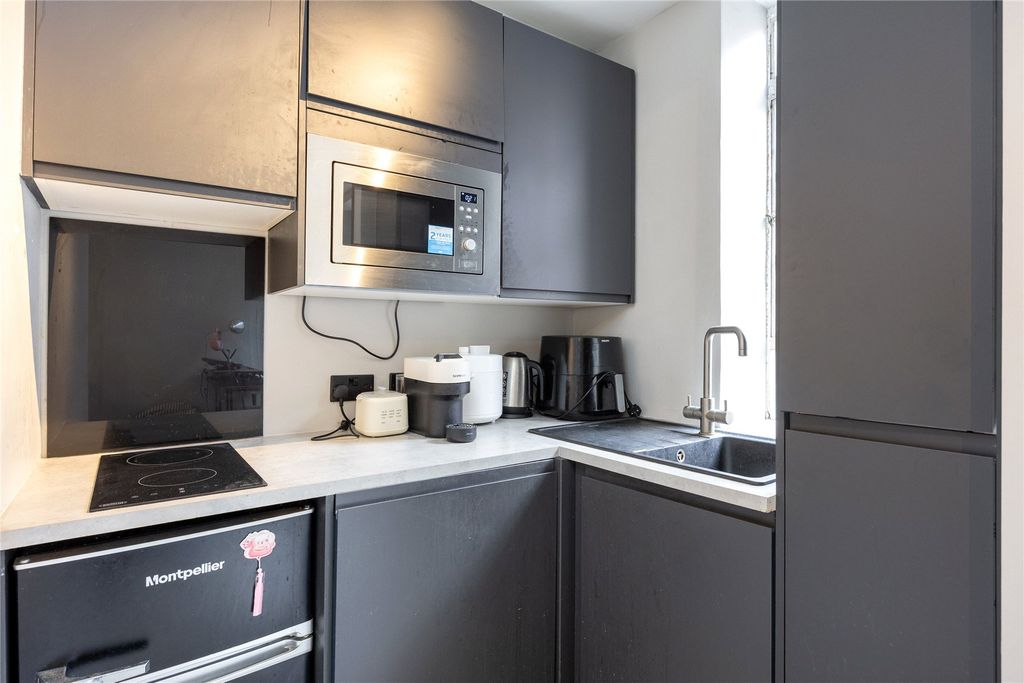 Property photo 3 of 7 Kitchen