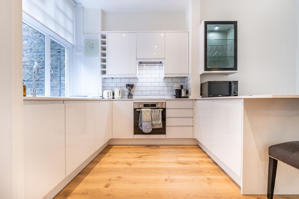 Property photo 3 of 10 Kitchen
