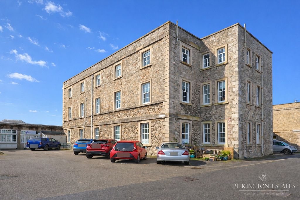 Property photo 2 of 15 5006892