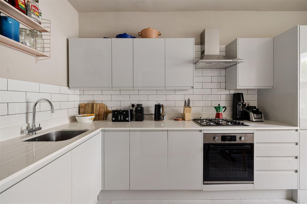 Property photo 3 of 20 Grange Park Road E10