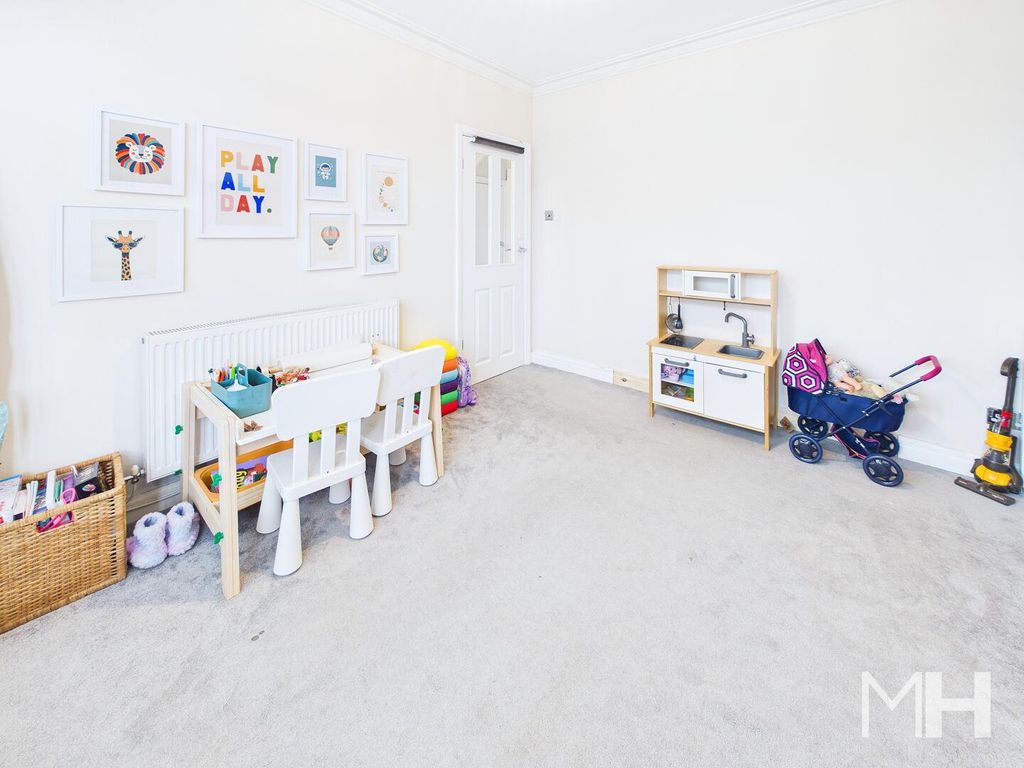 Property photo 3 of 25 Living Room