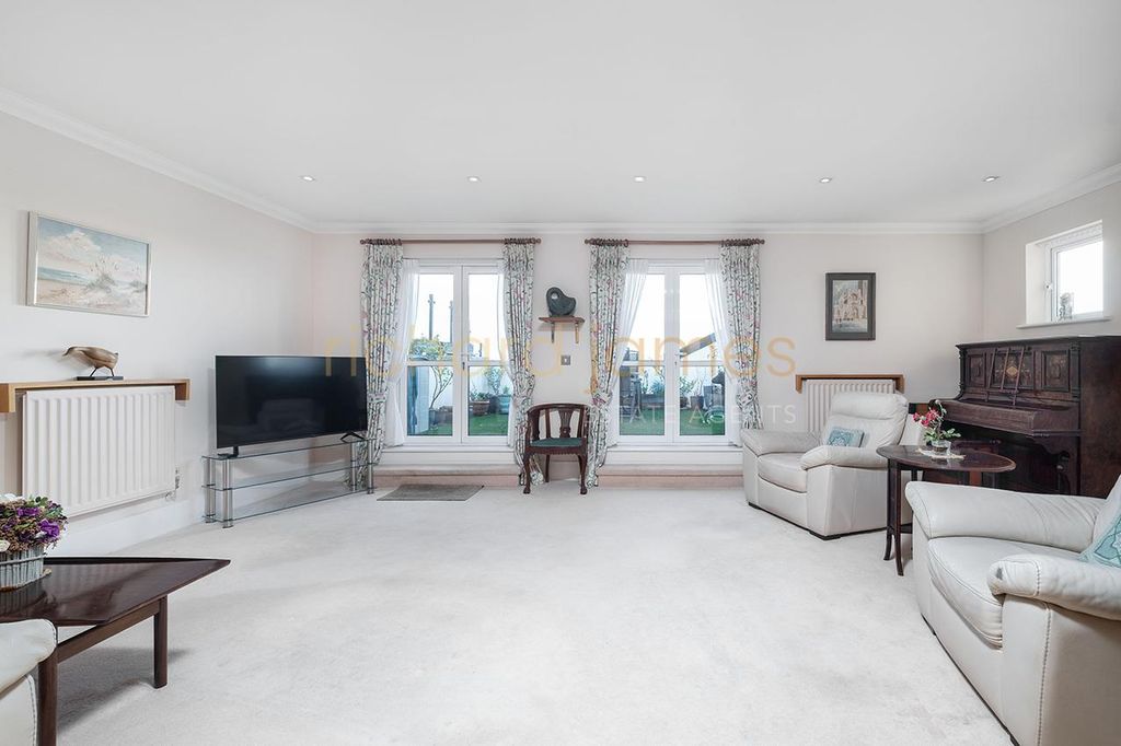 Property photo 2 of 14 W01.Jpg