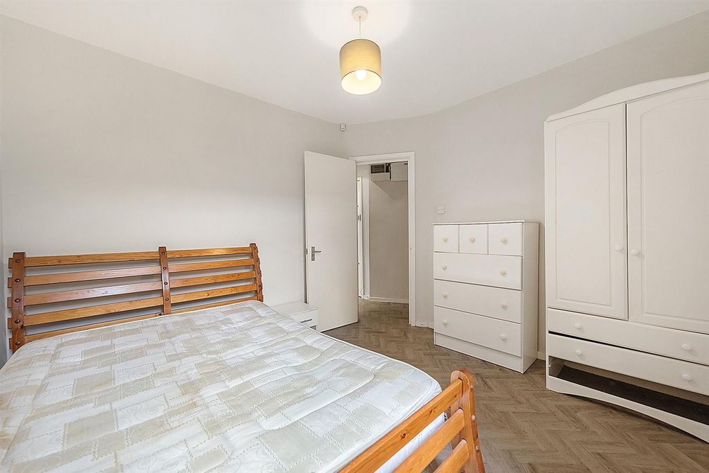 Property photo 3 of 10 8A742368-26Ad-4Fa0-836d-F5A7A8796731-2000.Jpg