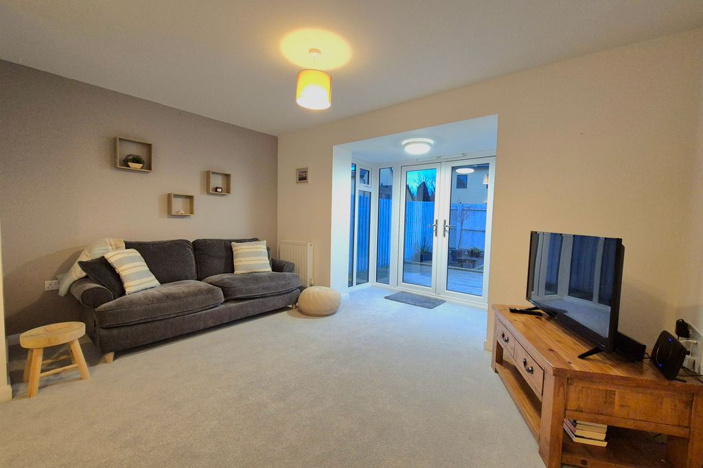 Property photo 3 of 12