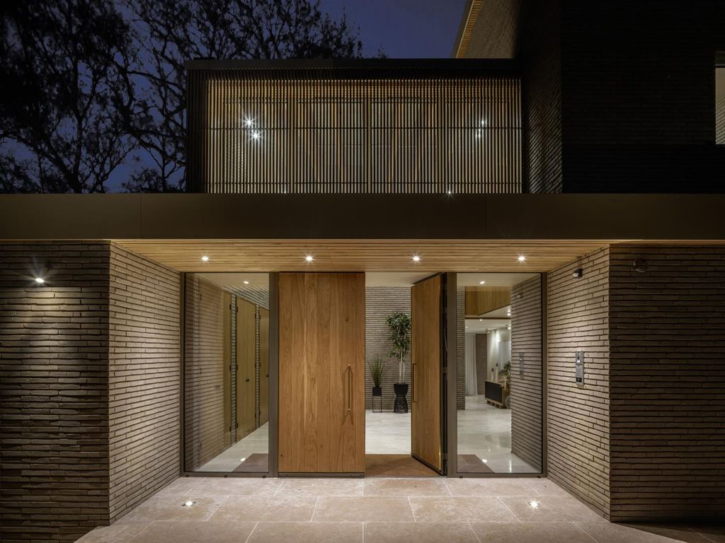Beechworth Close, Hampstead NW3 photo 4