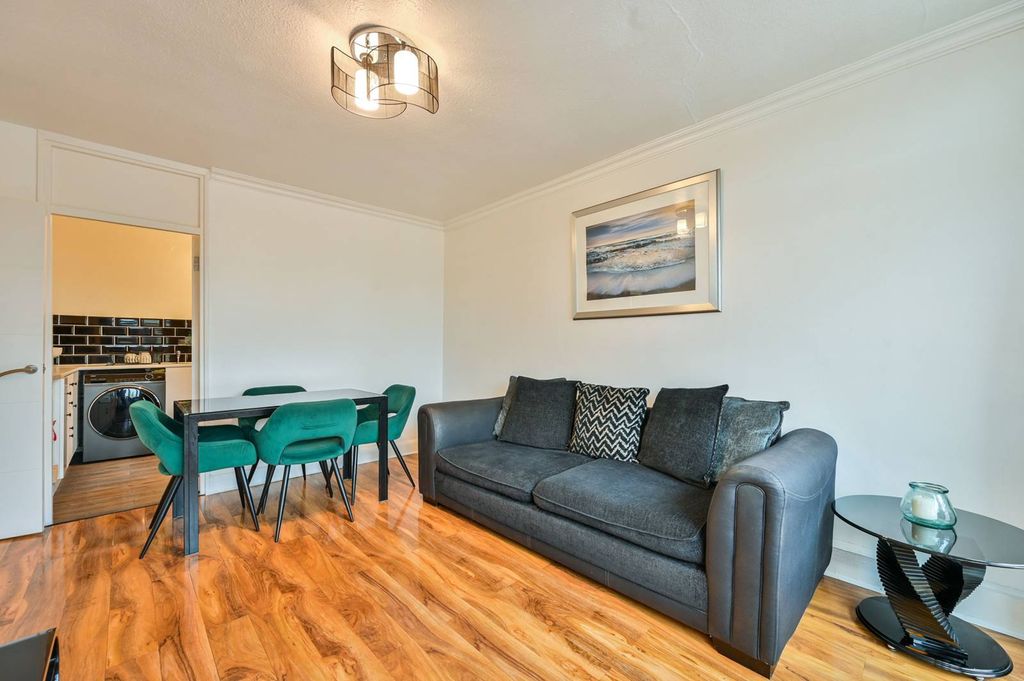 Property photo 3 of 9