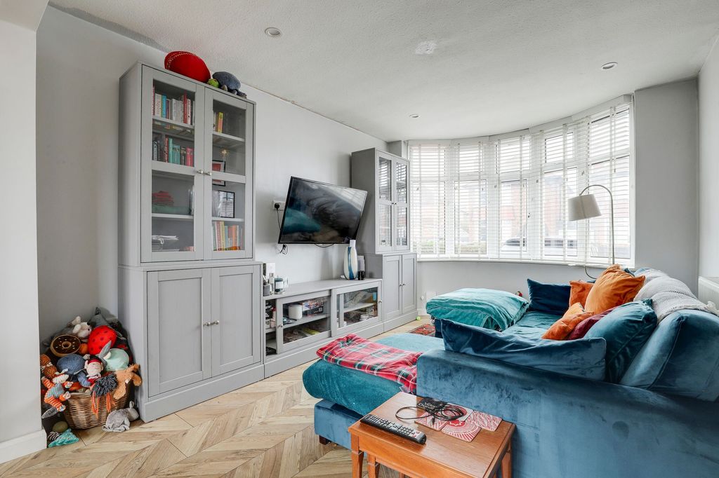 Property photo 2 of 17