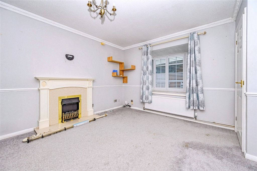 Property photo 3 of 13 Lounge