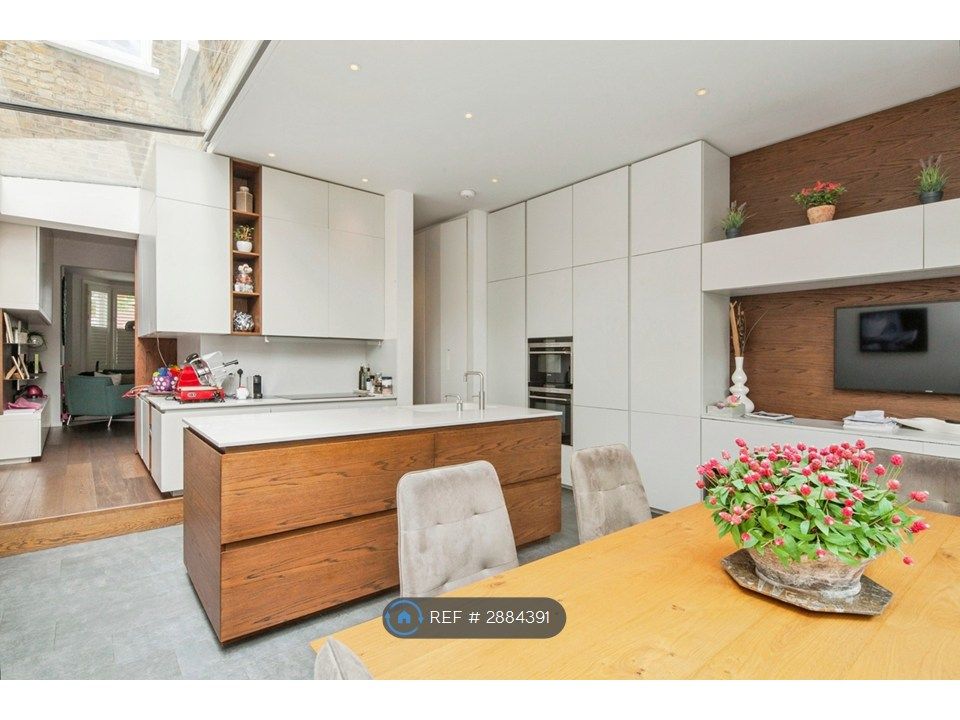 Property photo 3 of 29 Kitchen