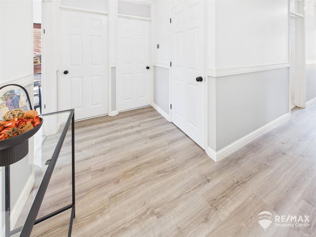 Property photo 3 of 24 Cam02842G0-Pr0271-Still004.Jpg