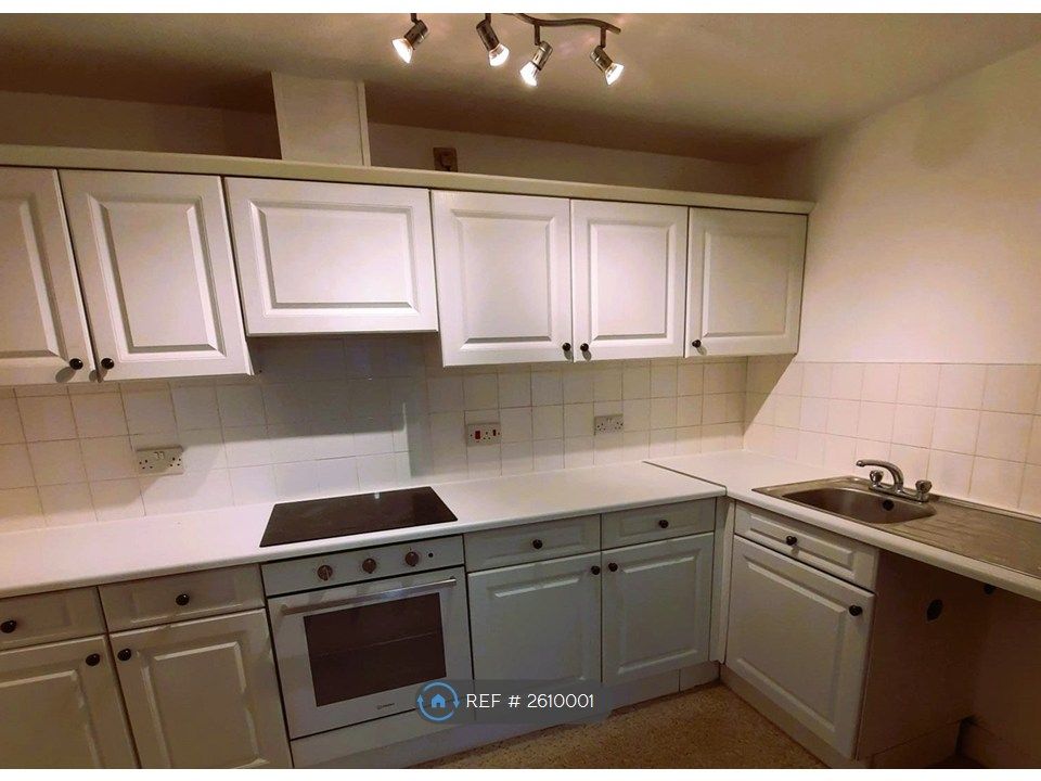 Property photo 2 of 6 Kitchen