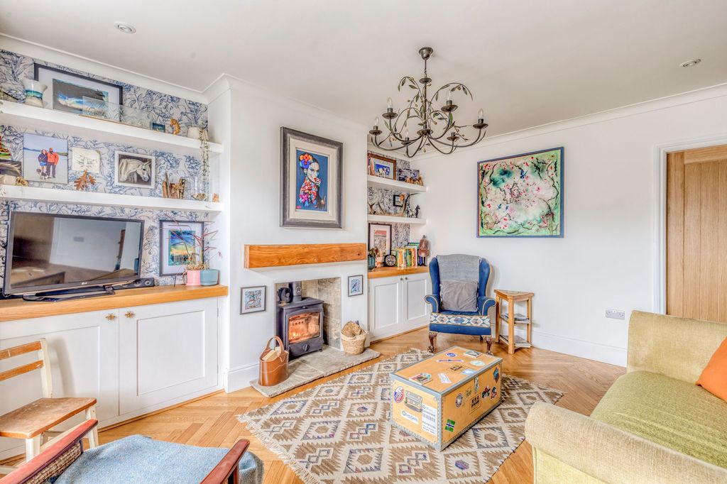 Property photo 3 of 25