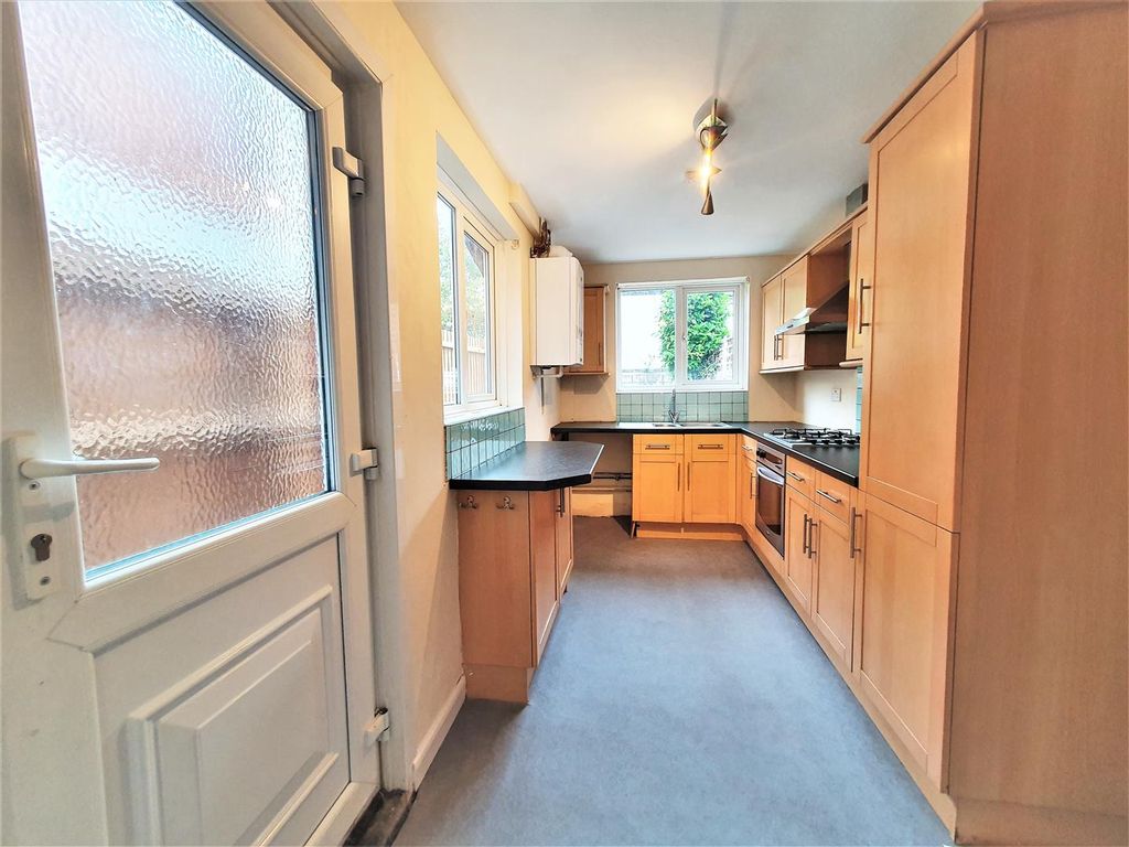 Property photo 3 of 11 Kitchen 2.Jpg