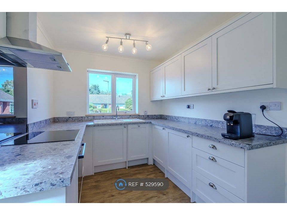 Property photo 3 of 19 Kitchen