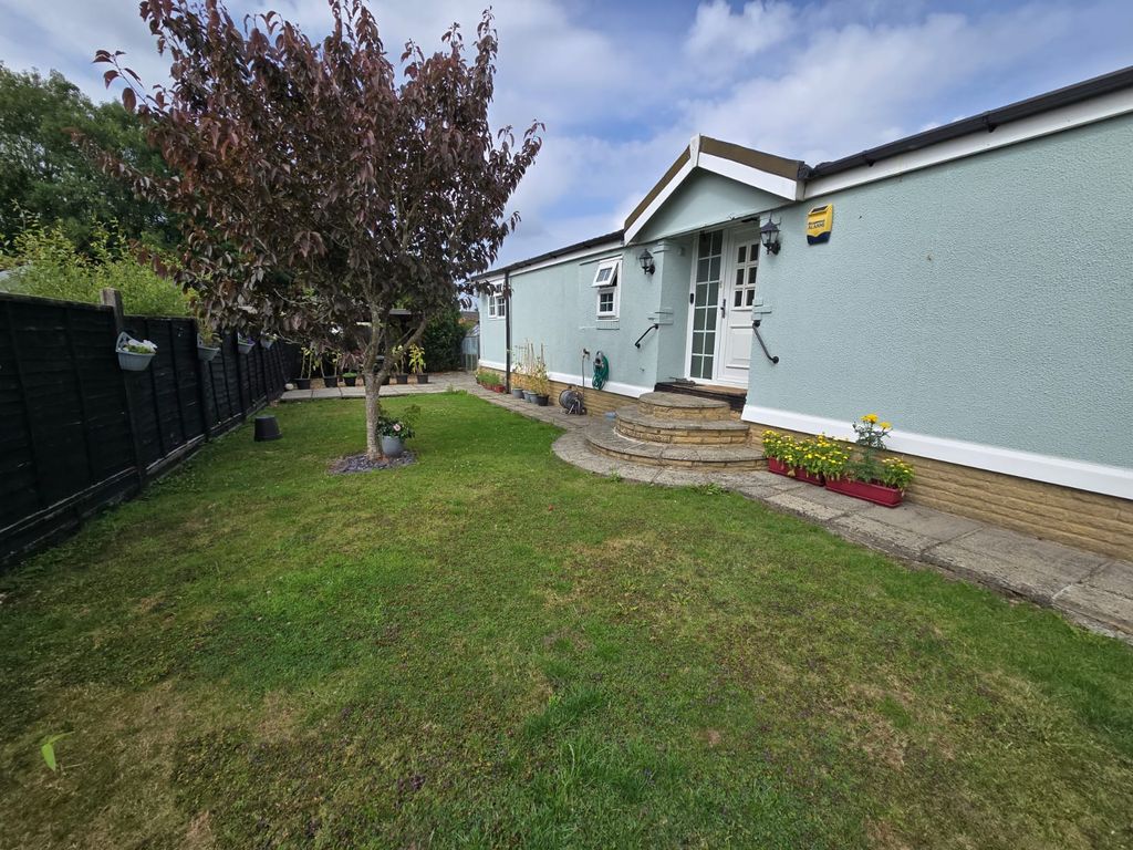 Property photo 3 of 27
