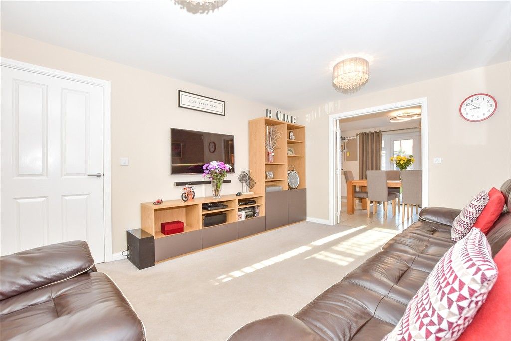 Property photo 1 of 16 Lounge