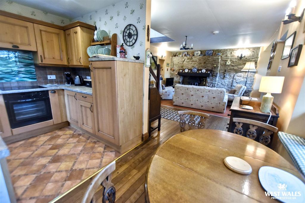 Property photo 2 of 25 13 - 2025-12-12T090820.210.Jpg