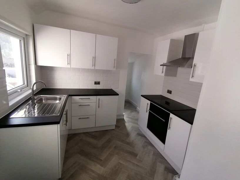 Property photo 2 of 10 Kitchen