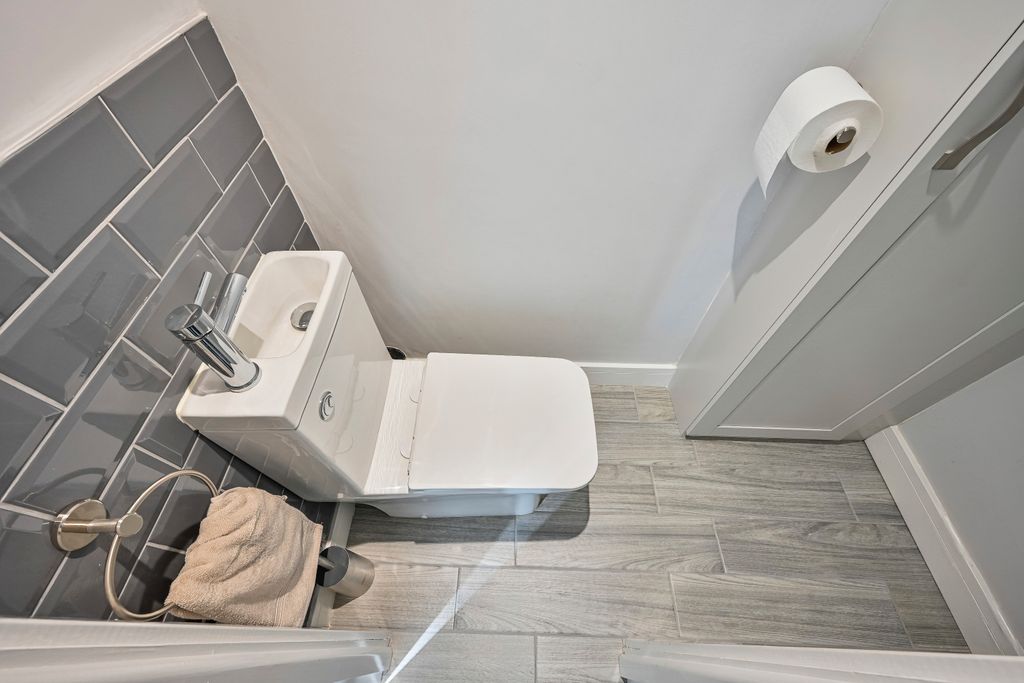 Property photo 3 of 18 Guest Cloakroom