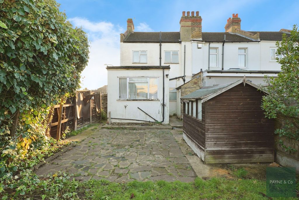 Property photo 2 of 18