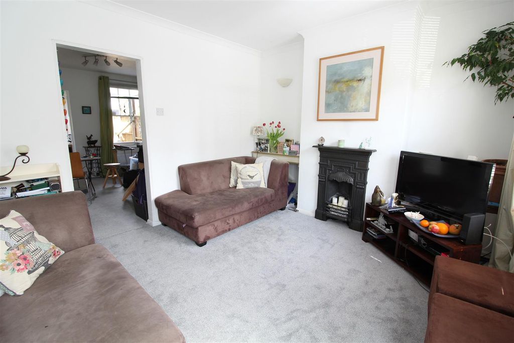 Property photo 3 of 11
