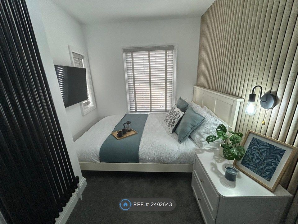 Property photo 1 of 12 Room 8