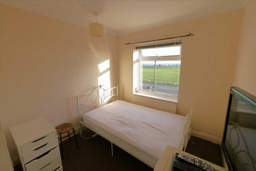 Property photo 3 of 9 Bedroom