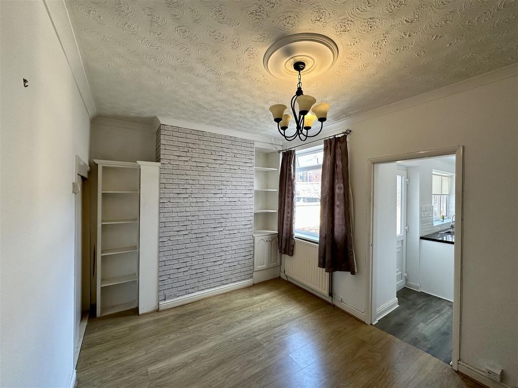 Property photo 3 of 9 Dining Room