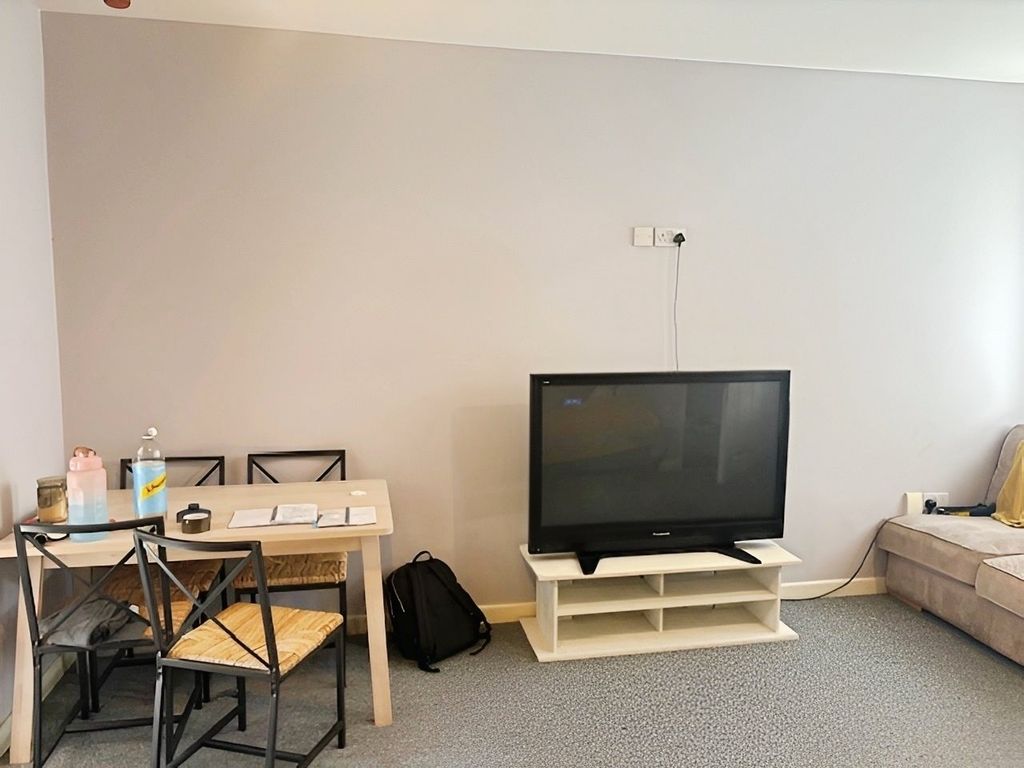 Property photo 3 of 7 8E5Fad9c-Living 20Room 20Photo 202