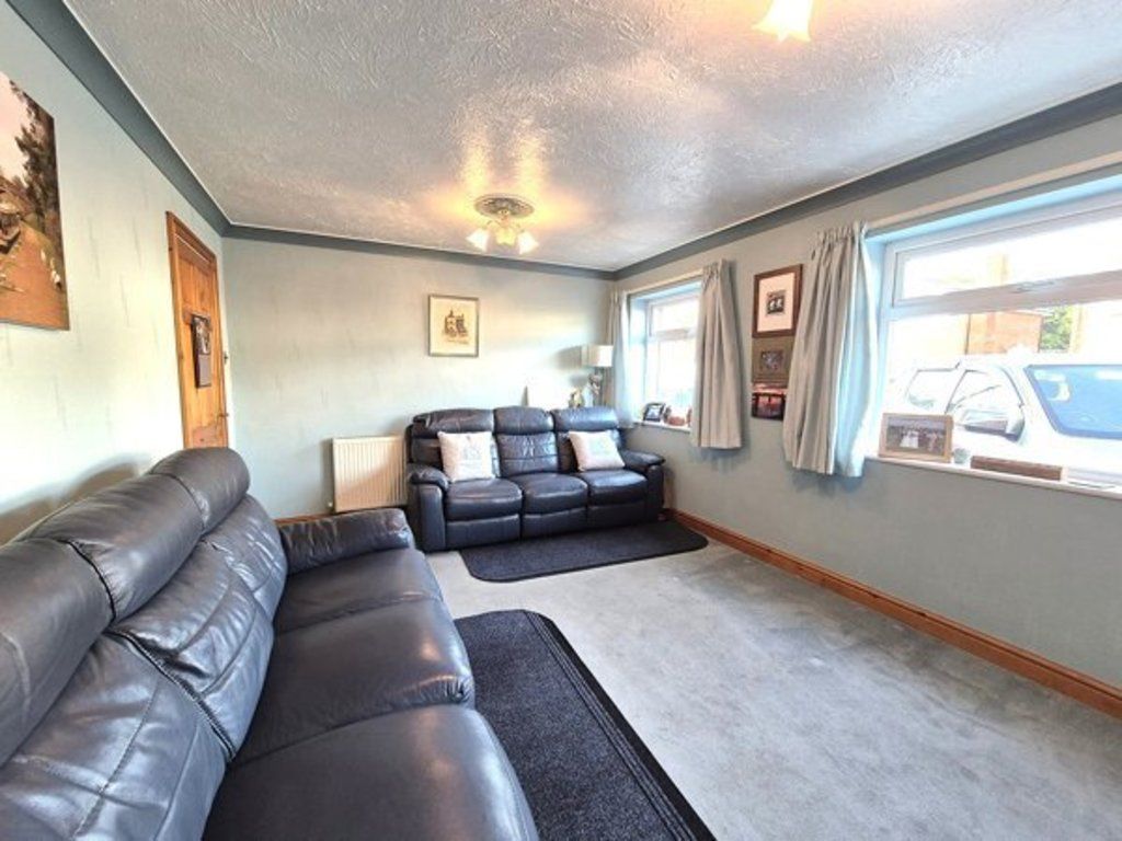 Property photo 3 of 15 Lounge