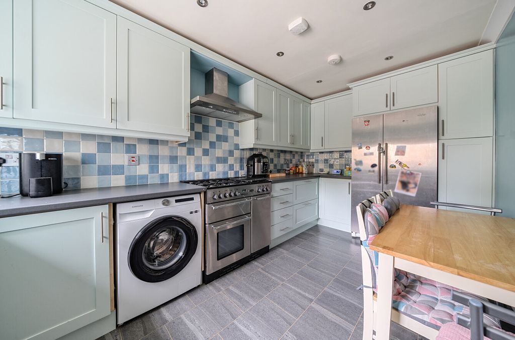 Property photo 3 of 18 1296740-10-684073...