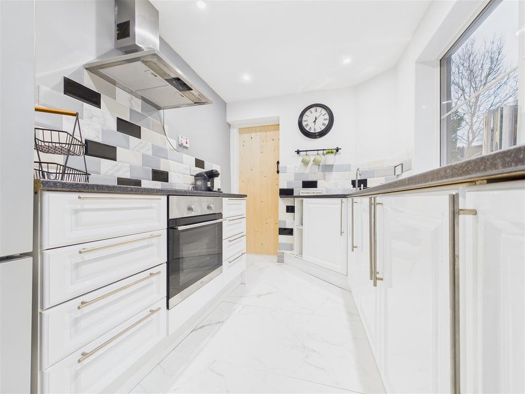 Property photo 3 of 15 Cam01407G0-Pr0050-Still007.Jpg