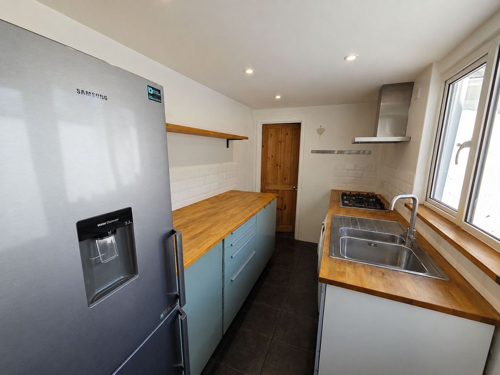 Property photo 2 of 12 Kitchen