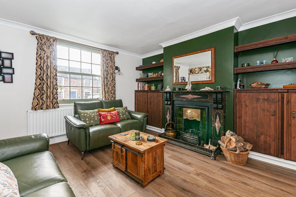 Property photo 2 of 28