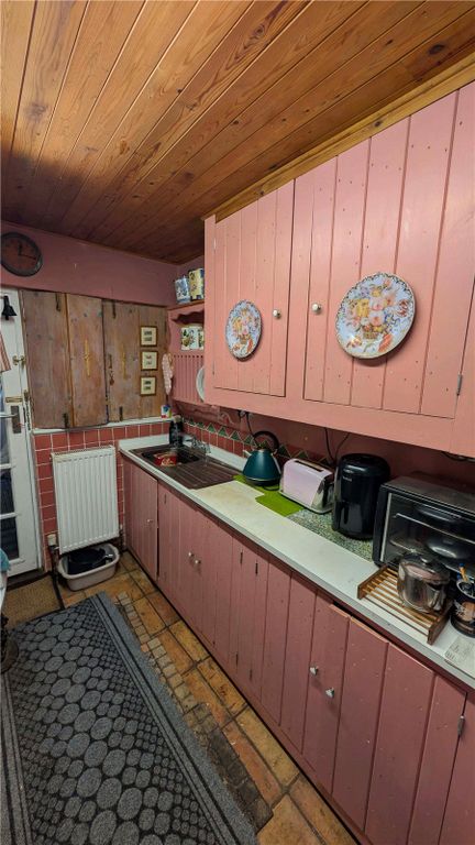 Property photo 2 of 19 Picture No. 28