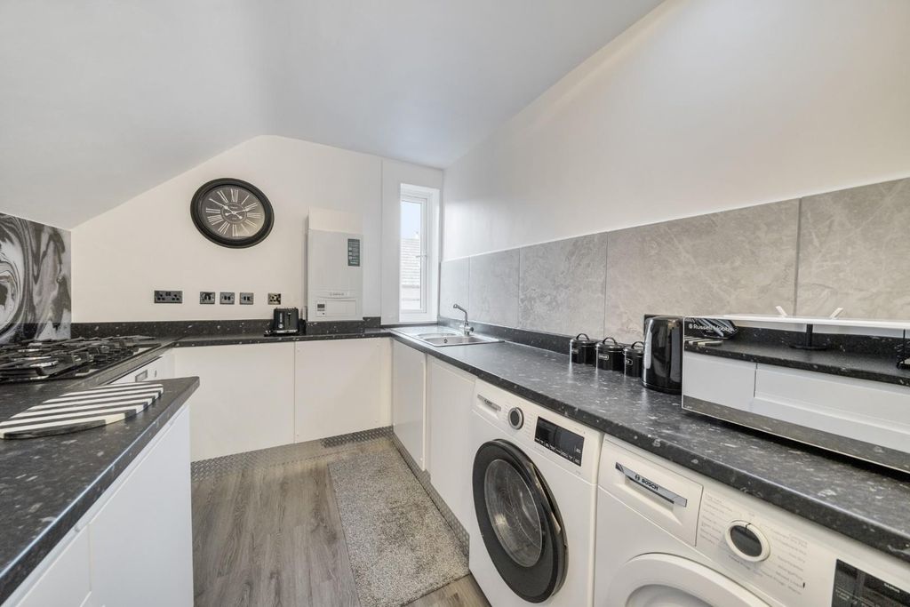 Property photo 1 of 11 1361242-8-68E379Bee8871.Jpg