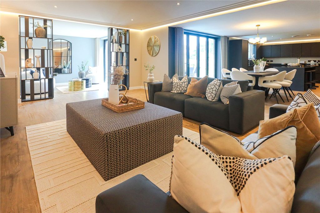 Property photo 3 of 15 Show Home - House 4