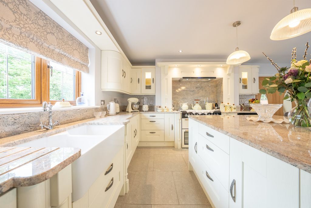 Property photo 3 of 26