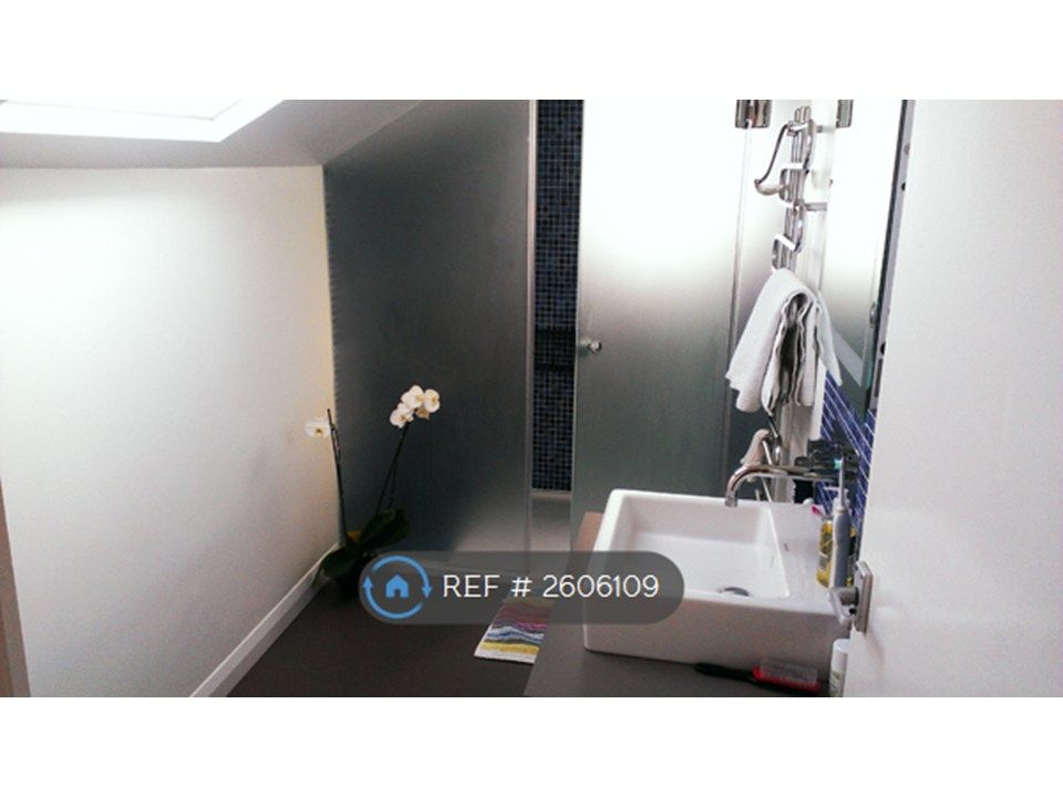 Property photo 2 of 7 Bathroom