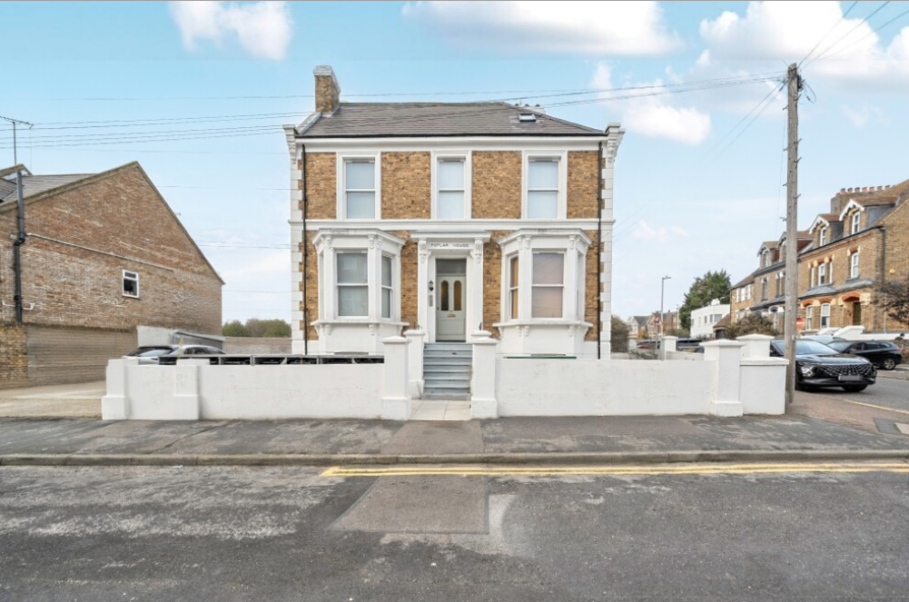 Property photo 1 of 6