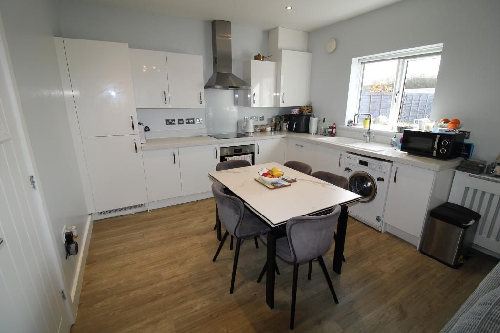 Property photo 2 of 9 Kitchen