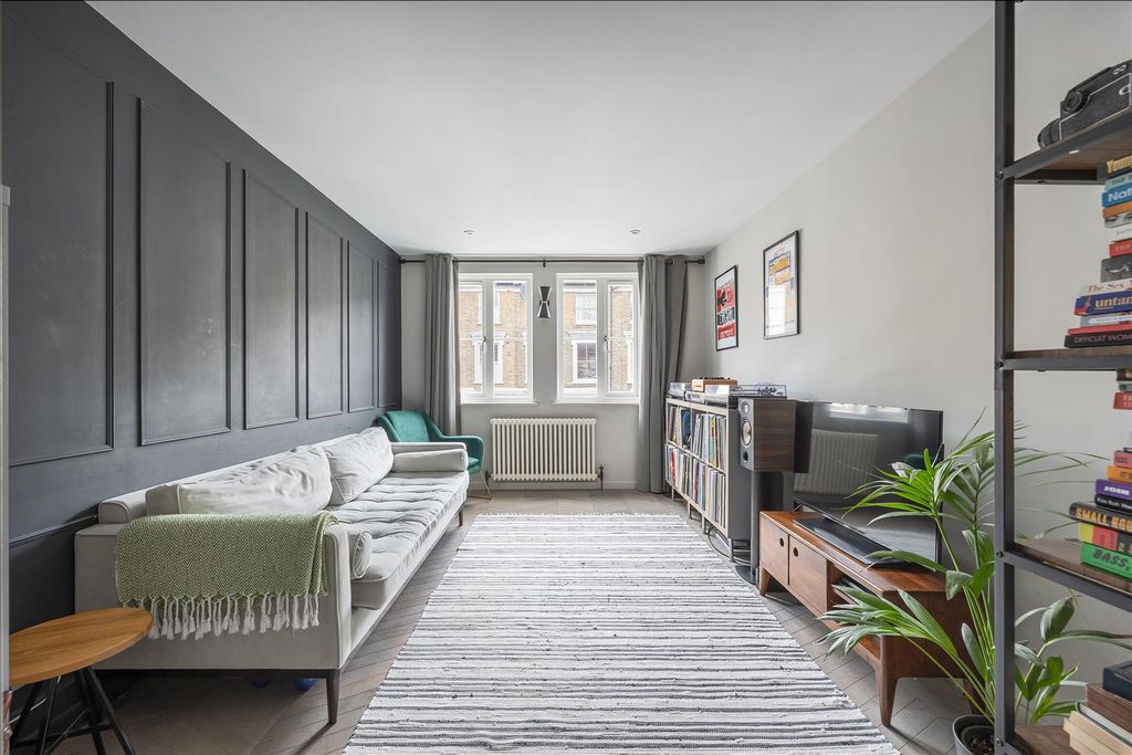 Property photo 1 of 19 Darnley Road, E9