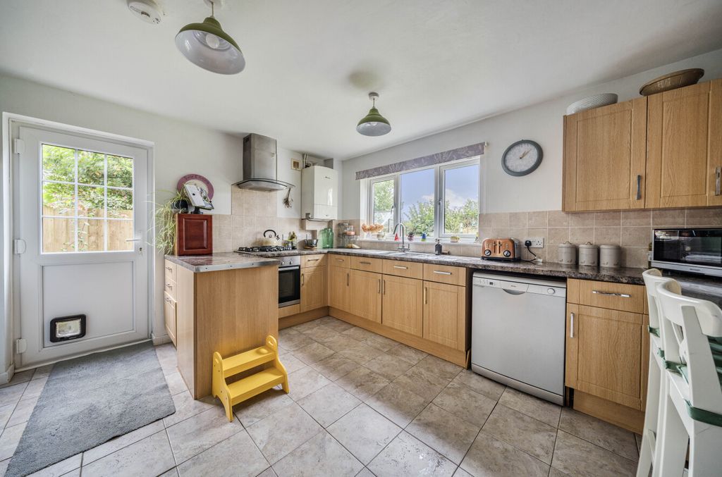 Property photo 2 of 18 1329617-13-6888d0...