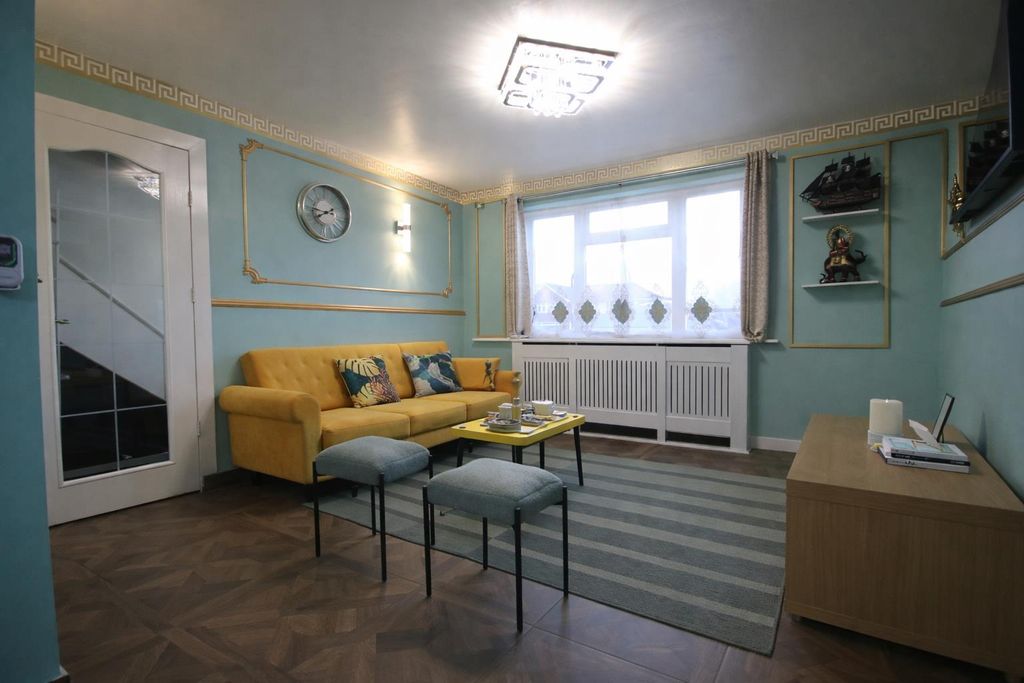 Property photo 3 of 14 liv2.Png