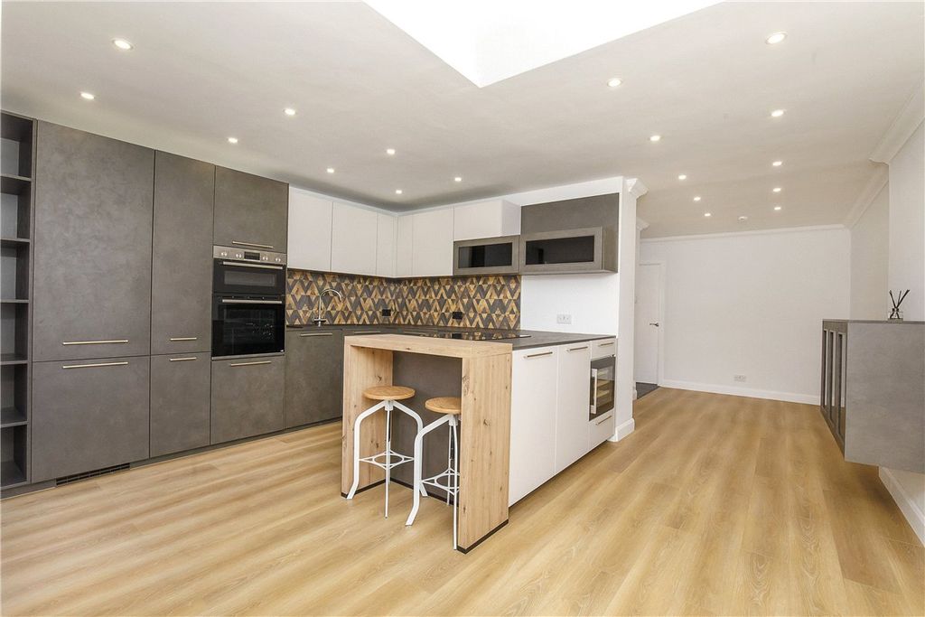 Property photo 2 of 17 Picture No. 08