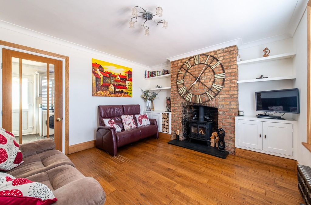 Property photo 1 of 12 Lounge