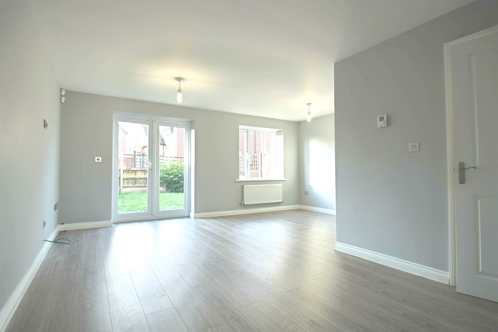 Property photo 2 of 10 Lounge